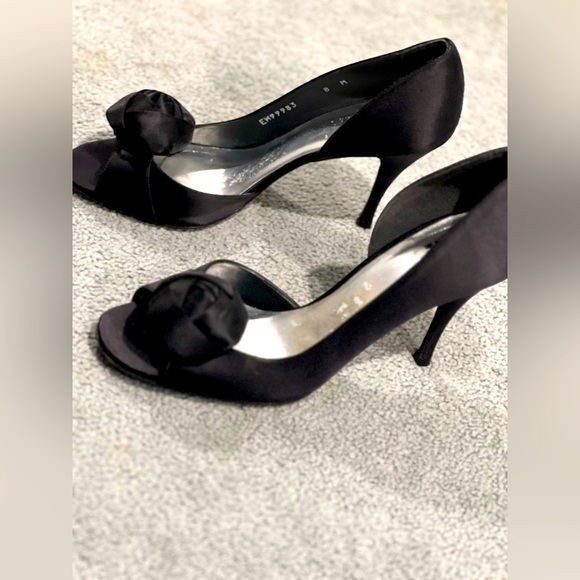 Stuart Weitzman Black satin rose - Picture 2 of 8